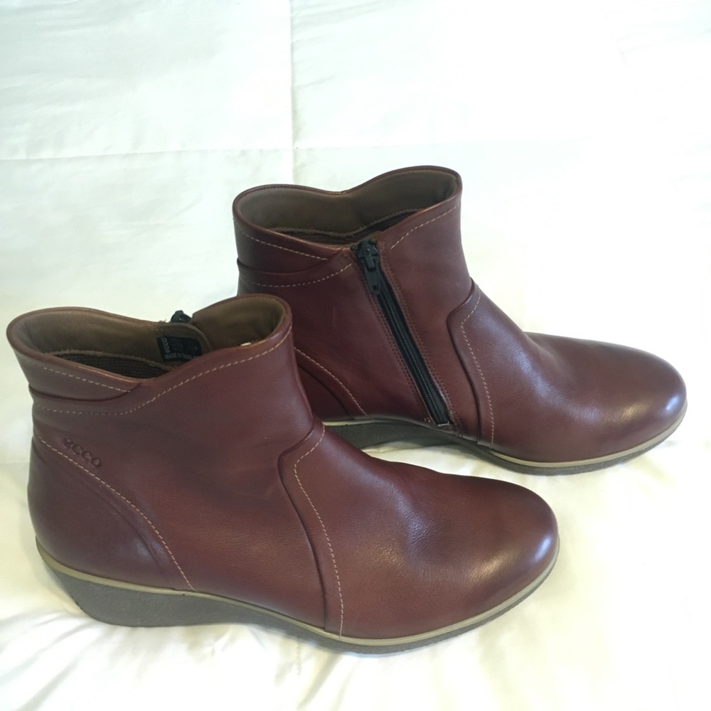 Ecco Maroon Leather Boots